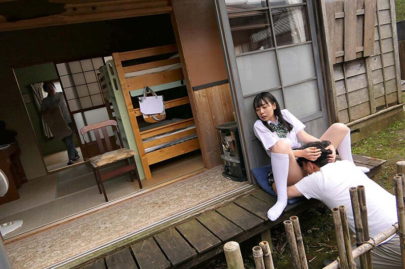 Tokita Ami fa sesso di nascosto con il suo vicino