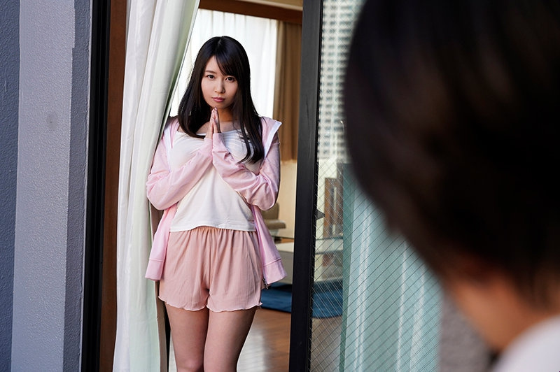 섹스에 굶주린 이웃은 옆집 남자에게 도움을 요청해야 했다