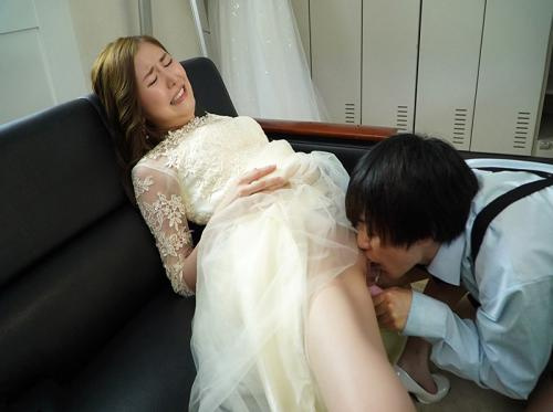 Si Nozomi Azuma ay ginahasa sa araw ng kanyang kasal